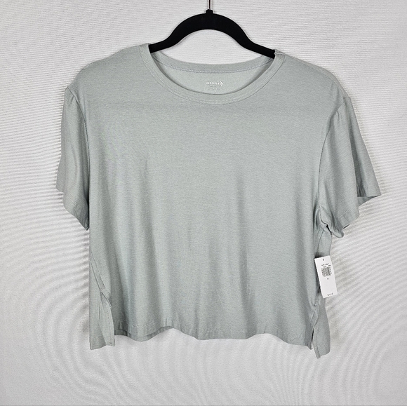 Old Navy Active Cloud Soft Cropped Tee NWT - Picture 3 of 9